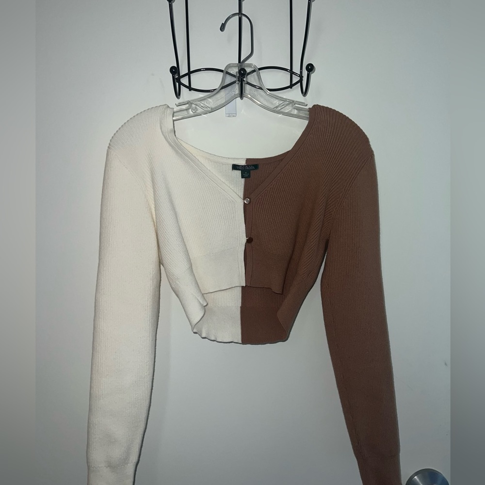 Cropped Long-Sleeve Top. Size Medium